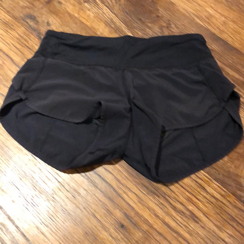 Lululemon Short/has a small hole on right side.